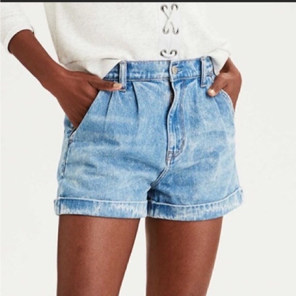 Excellent Condition Women’s Size 14 American Eagle Mom Short